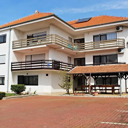 Denis Apartment *