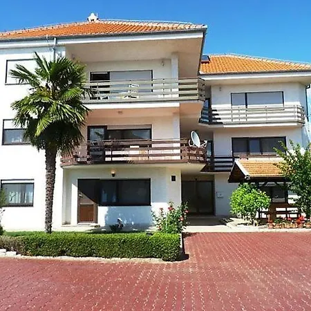 Apartment Denis *